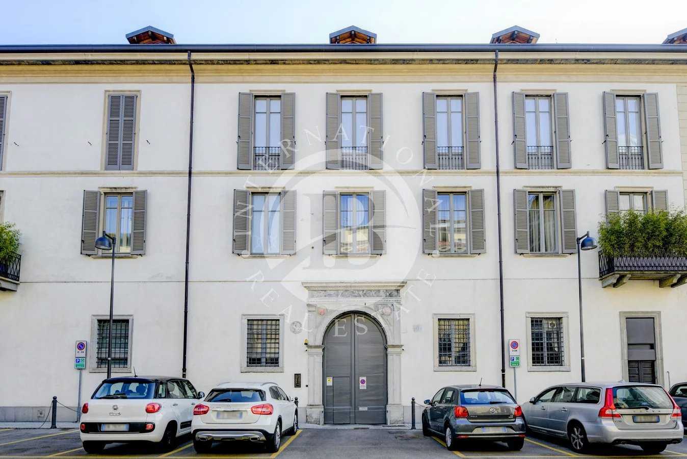 Condominium in Como, Como 11923353