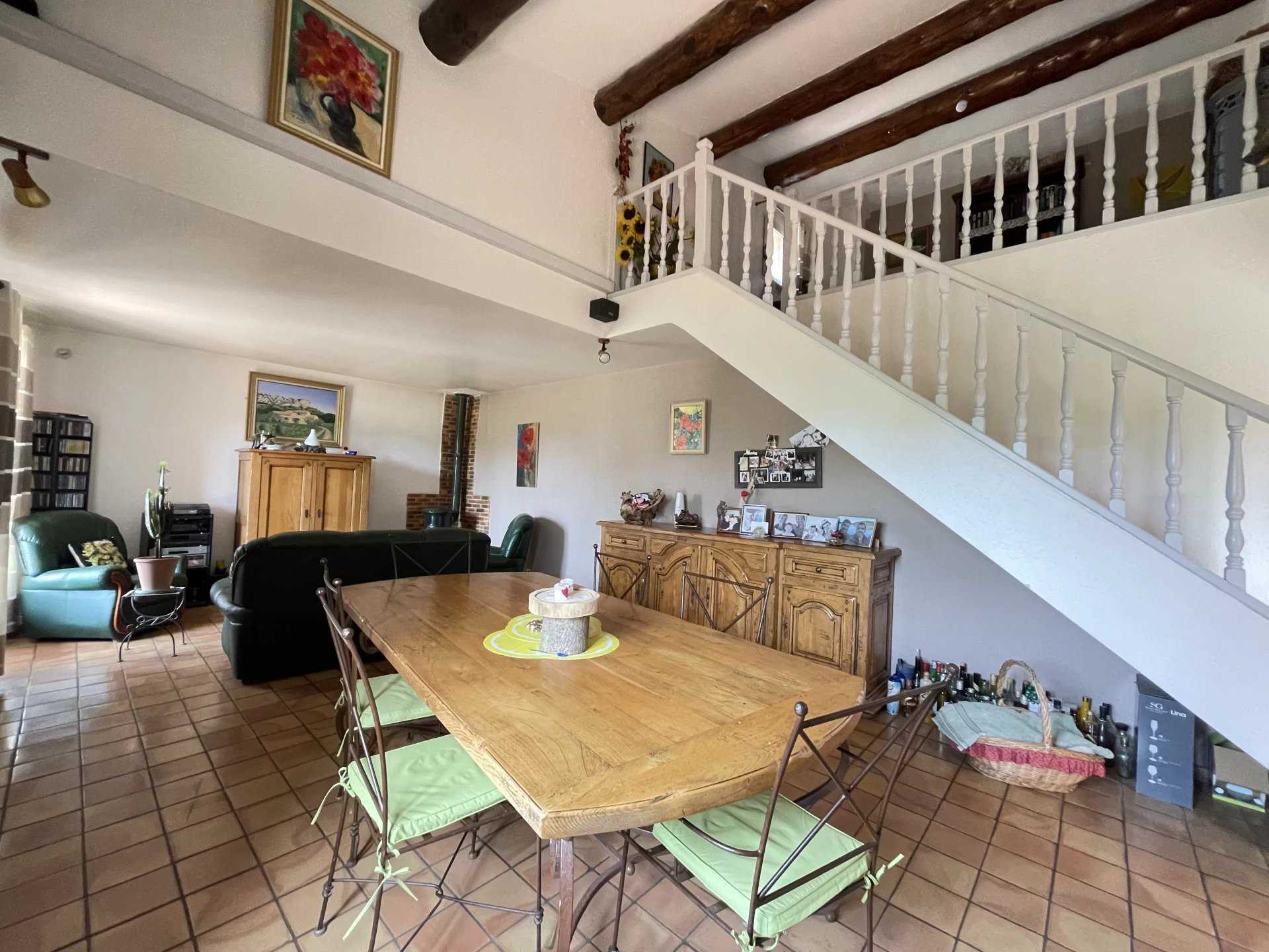 σπίτι σε Merindol, Provence-Alpes-Cote d'Azur 11923380