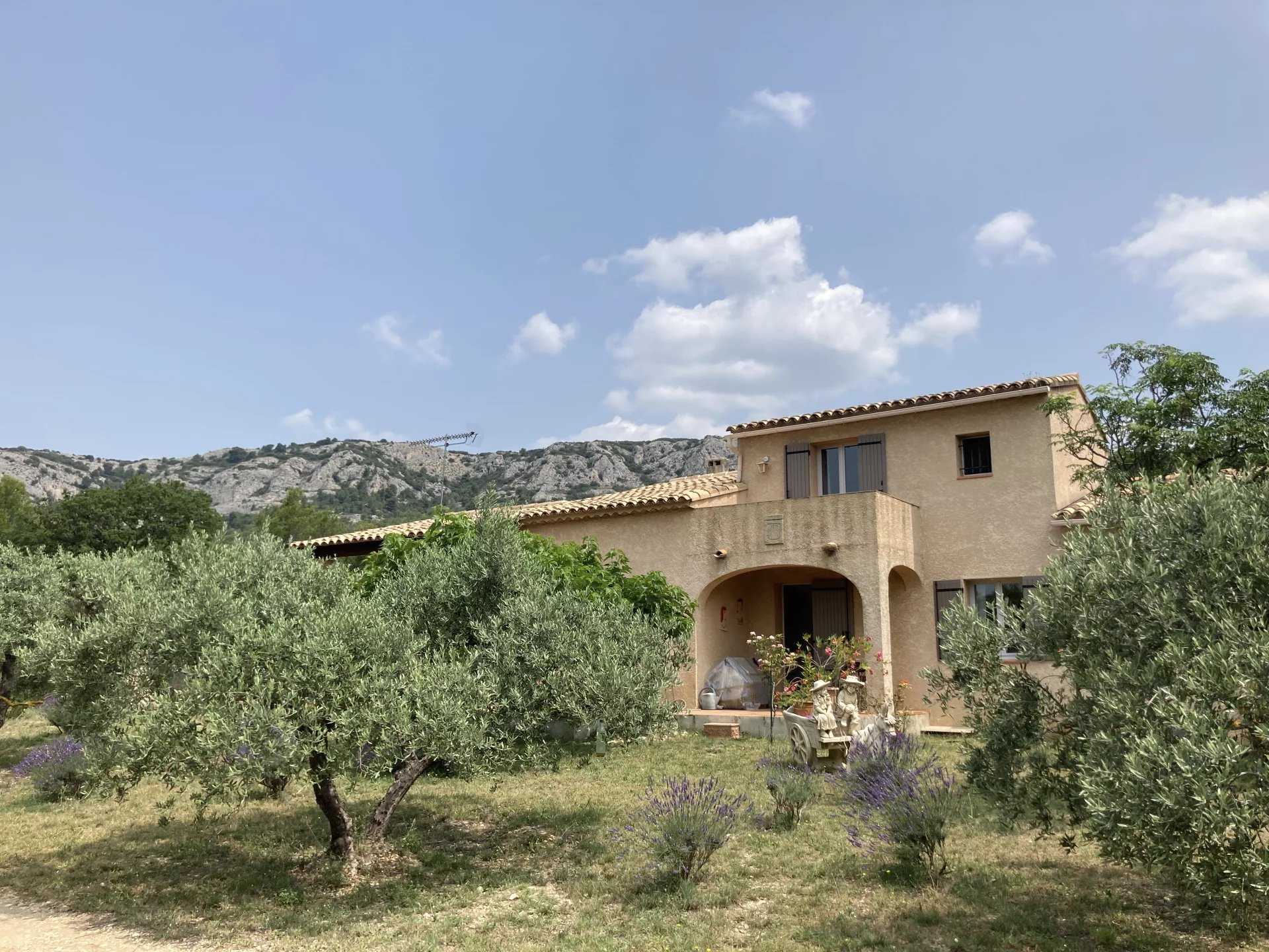 Dom w Merindol, Provence-Alpes-Cote d'Azur 11923380