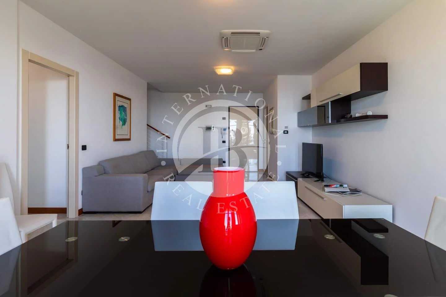 公寓 在 Ospedaletti, Liguria 11923413