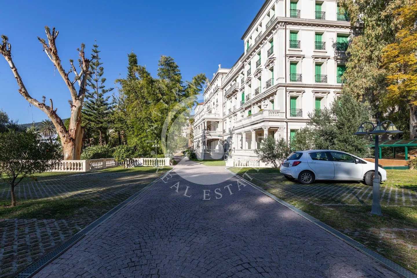 公寓 在 Ospedaletti, Imperia 11923413