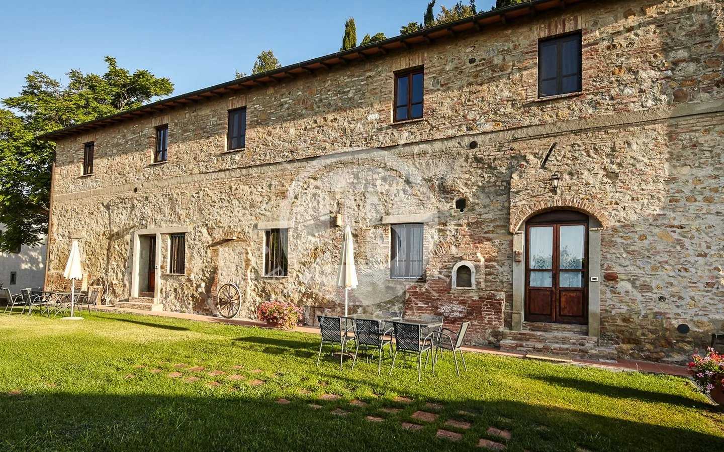 House in San Gimignano, Siena 11923427