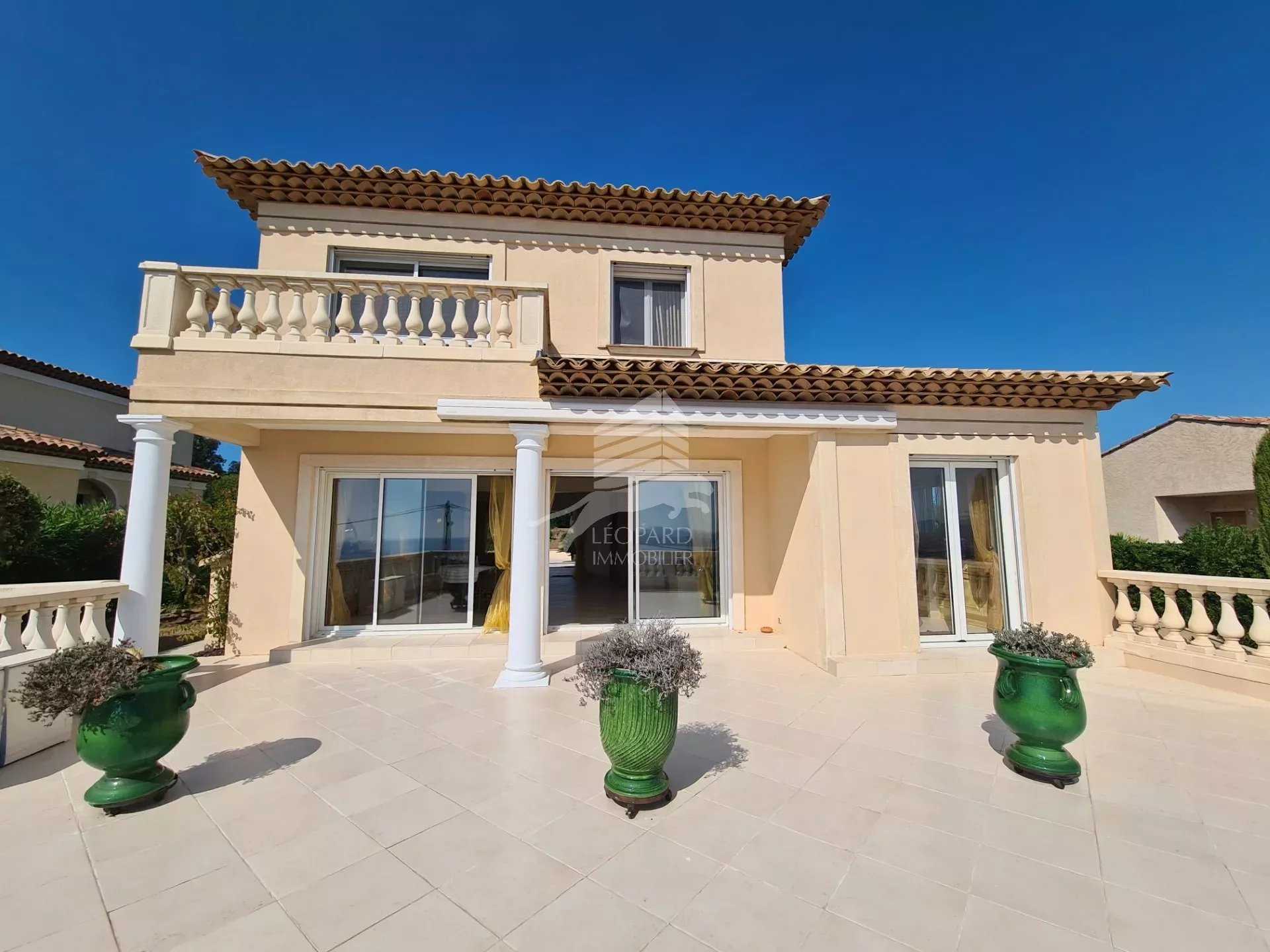 Casa nel Frejus, Provence-Alpes-Cote d'Azur 11923524