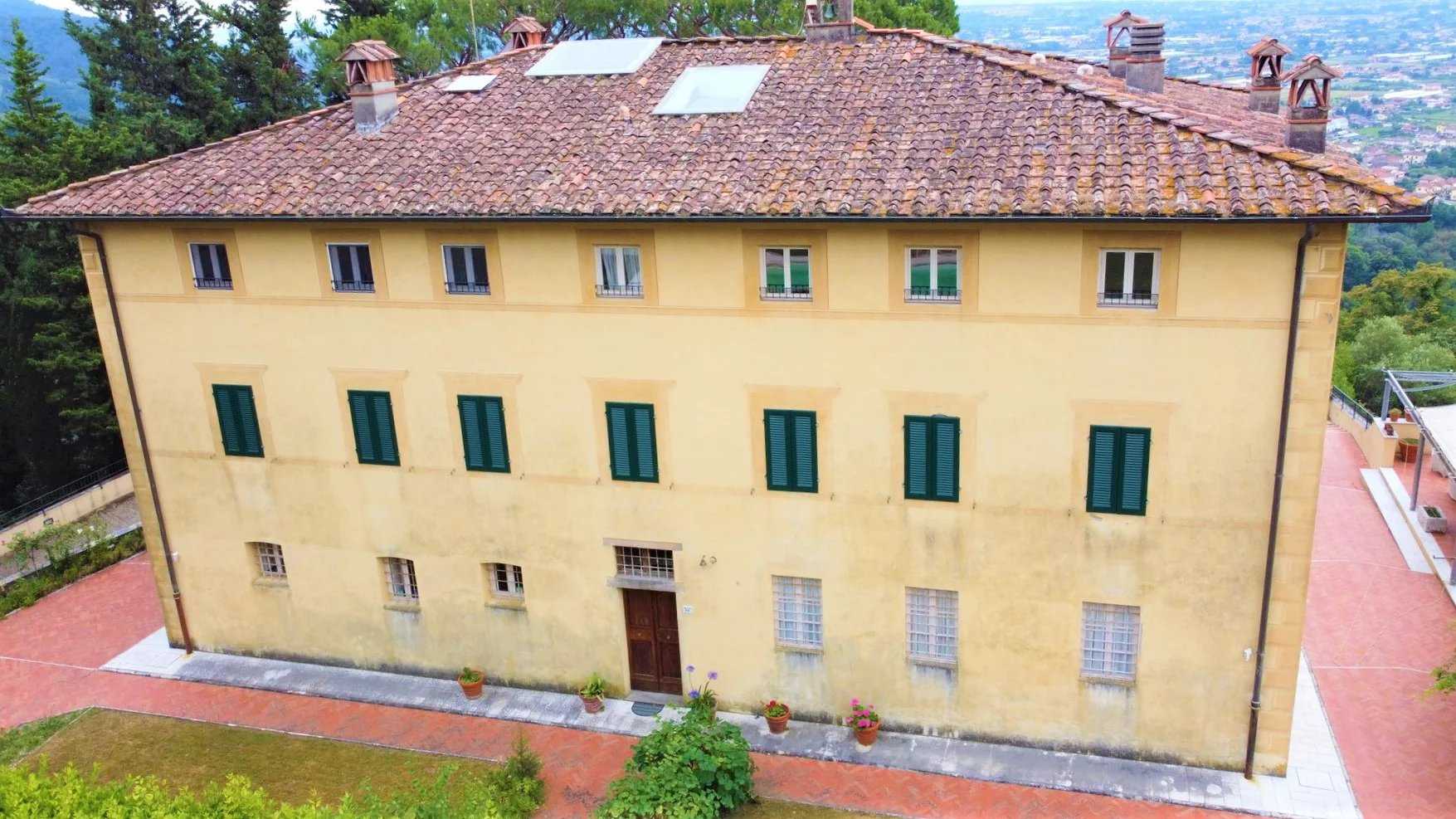 House in Pietrasanta, Lucca 11923625