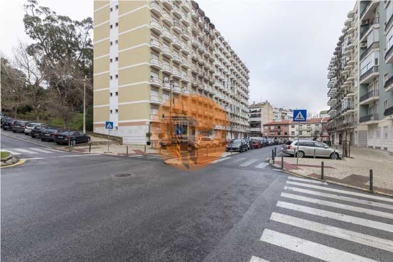 Condominium in Bemfica, Lissabon 11923782