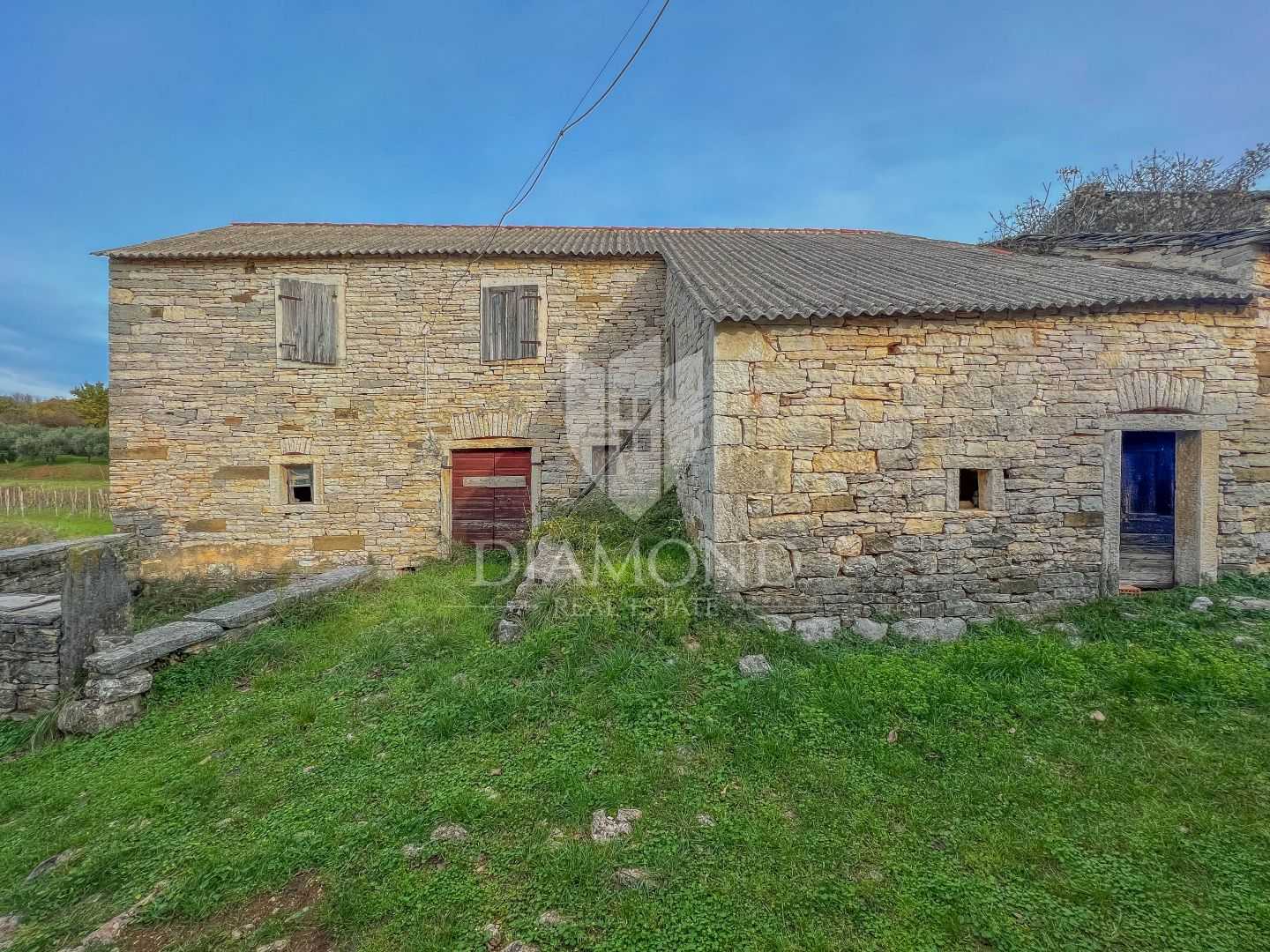 房子 在 Oprtalj, Istria County 11923903