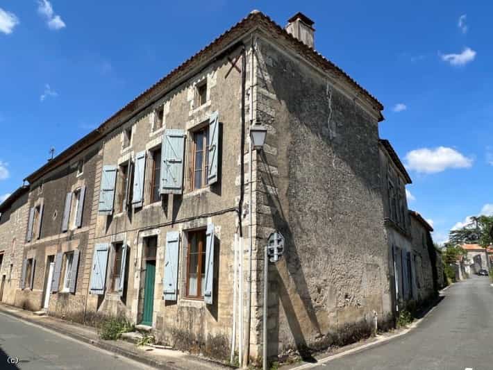 House in Tusson, Nouvelle-Aquitaine 11923983