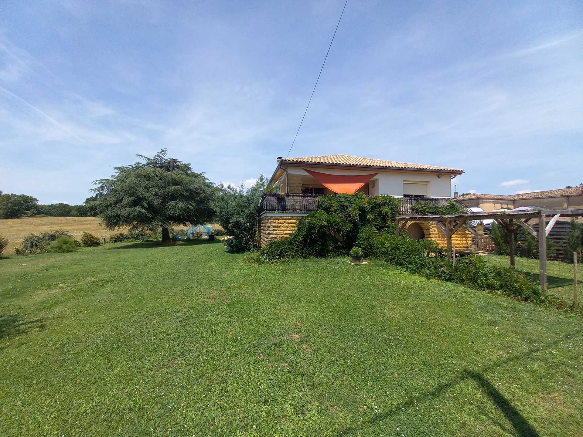 σπίτι σε Biron, Nouvelle-Aquitaine 11923995