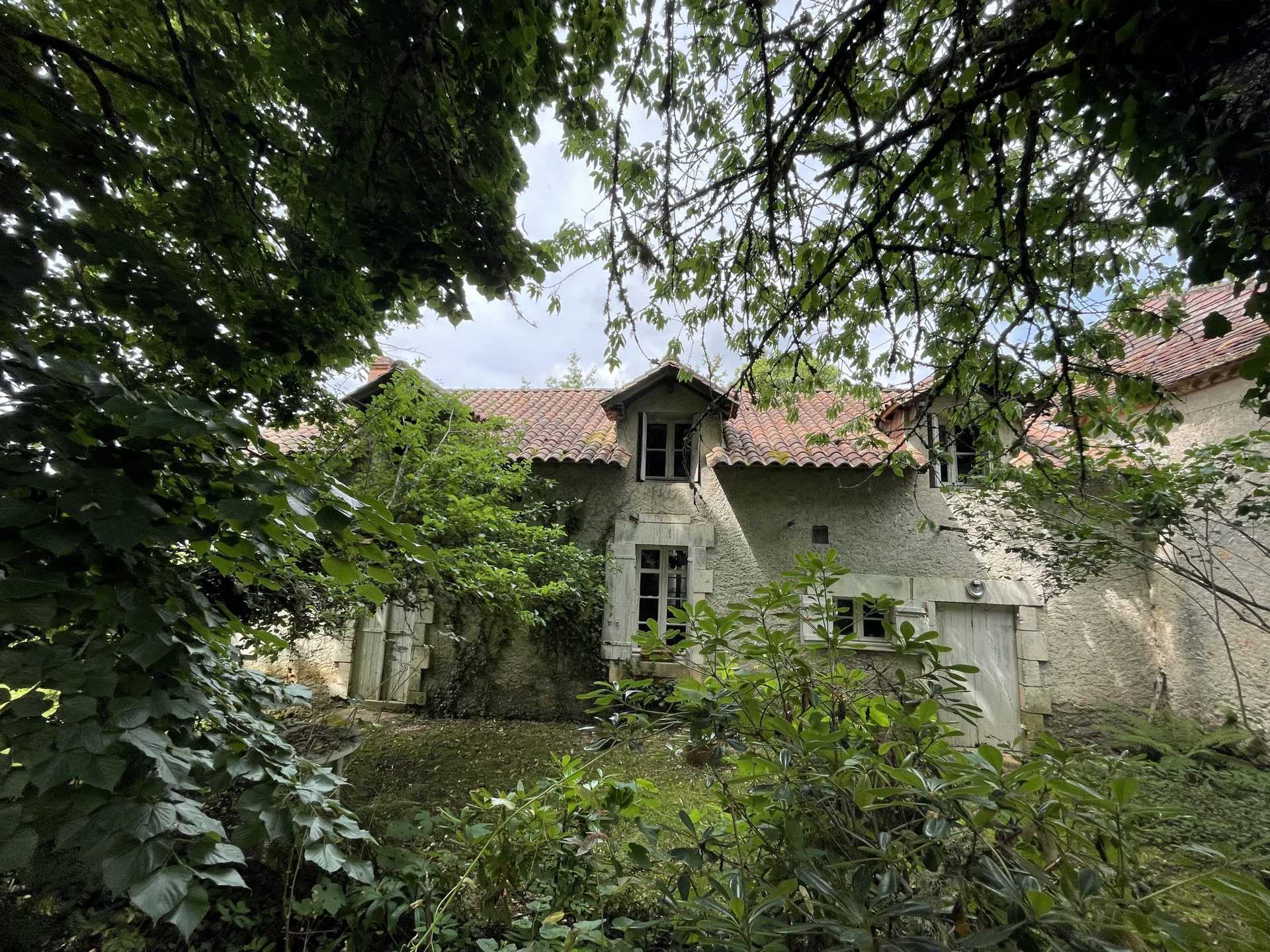 House in Neuvic, Nouvelle-Aquitaine 11924188