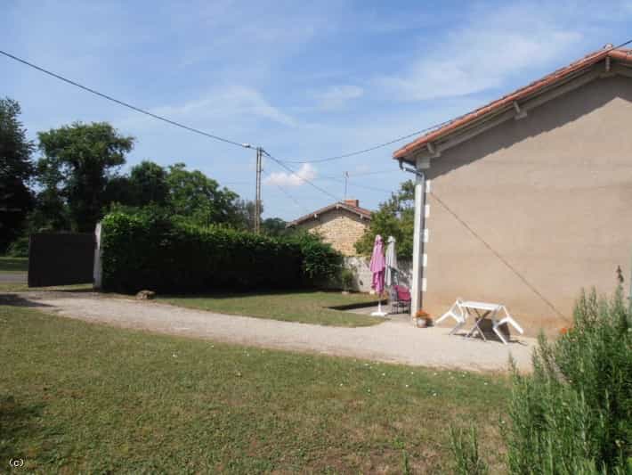 σπίτι σε Chaunay, Nouvelle-Aquitaine 11924207