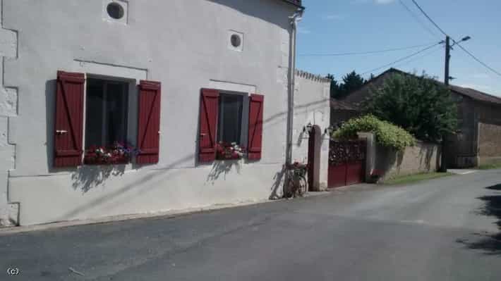 Hus i Civray, Nouvelle-Aquitaine 11924209