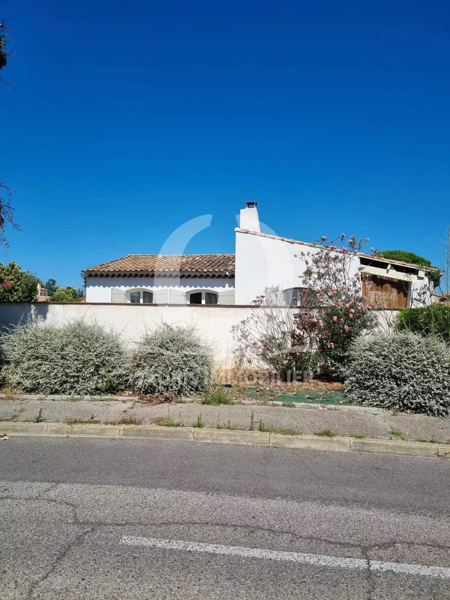 بيت في Istres, Provence-Alpes-Cote d'Azur 11926263