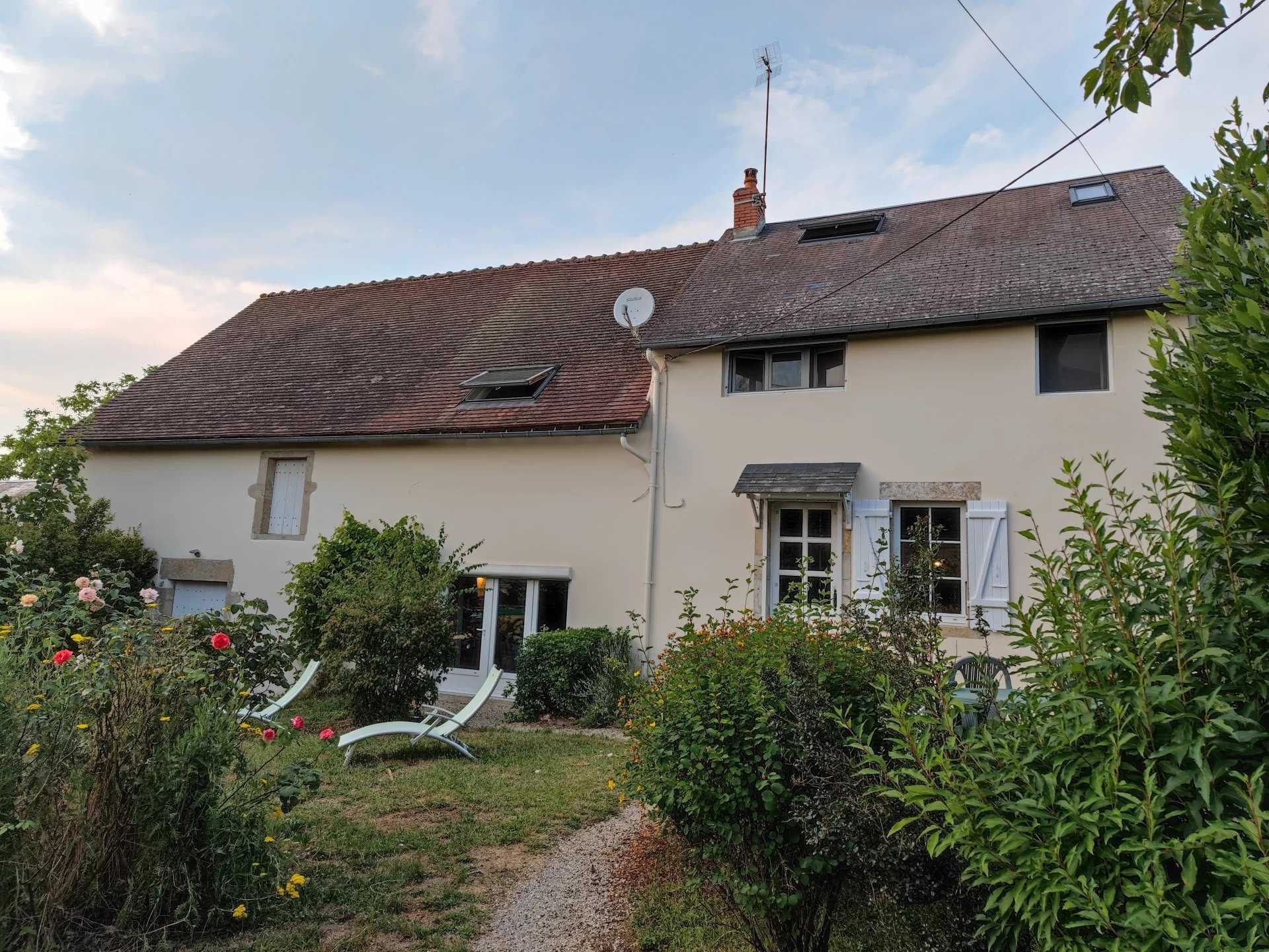 σπίτι σε Saint-Pereuse, Bourgogne-Franche-Comte 11926275