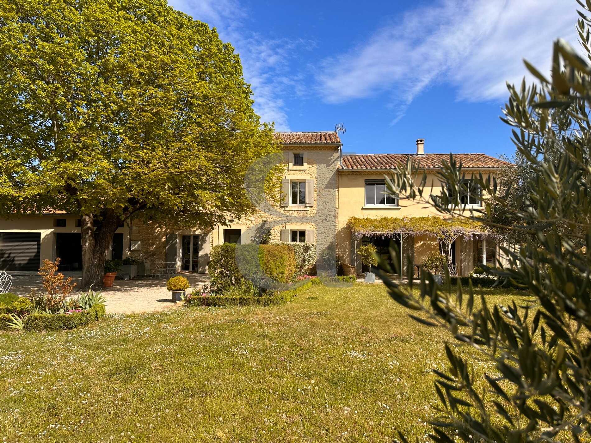 Annen i Pernes-les-Fontaines, Provence-Alpes-Cote d'Azur 11926533