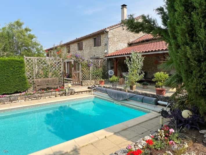 House in Mansle, Nouvelle-Aquitaine 11926603