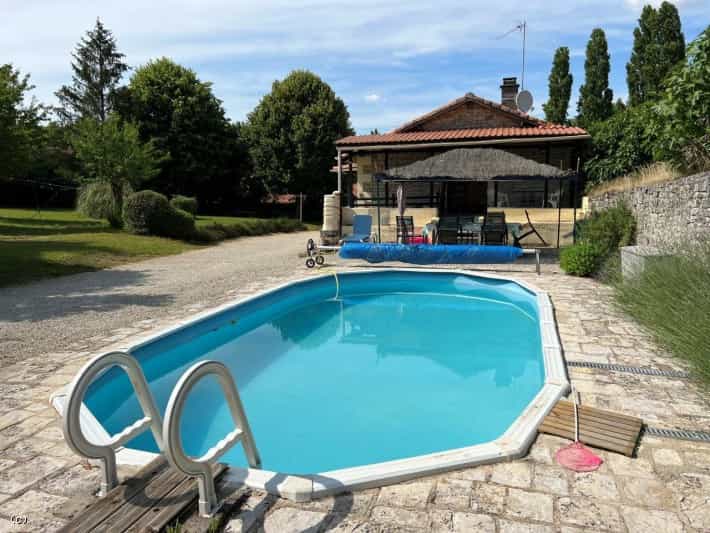 House in Mansle, Nouvelle-Aquitaine 11926605