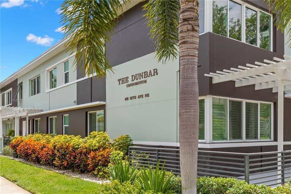 Condominium in St. Petersburg, Florida 11929486