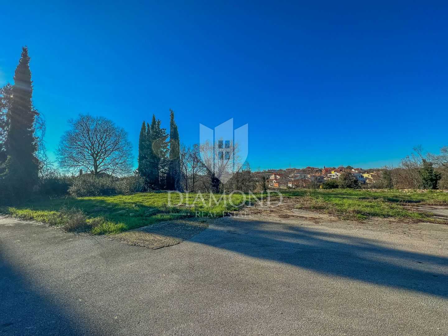 Land in Buje, Istria County 11930175