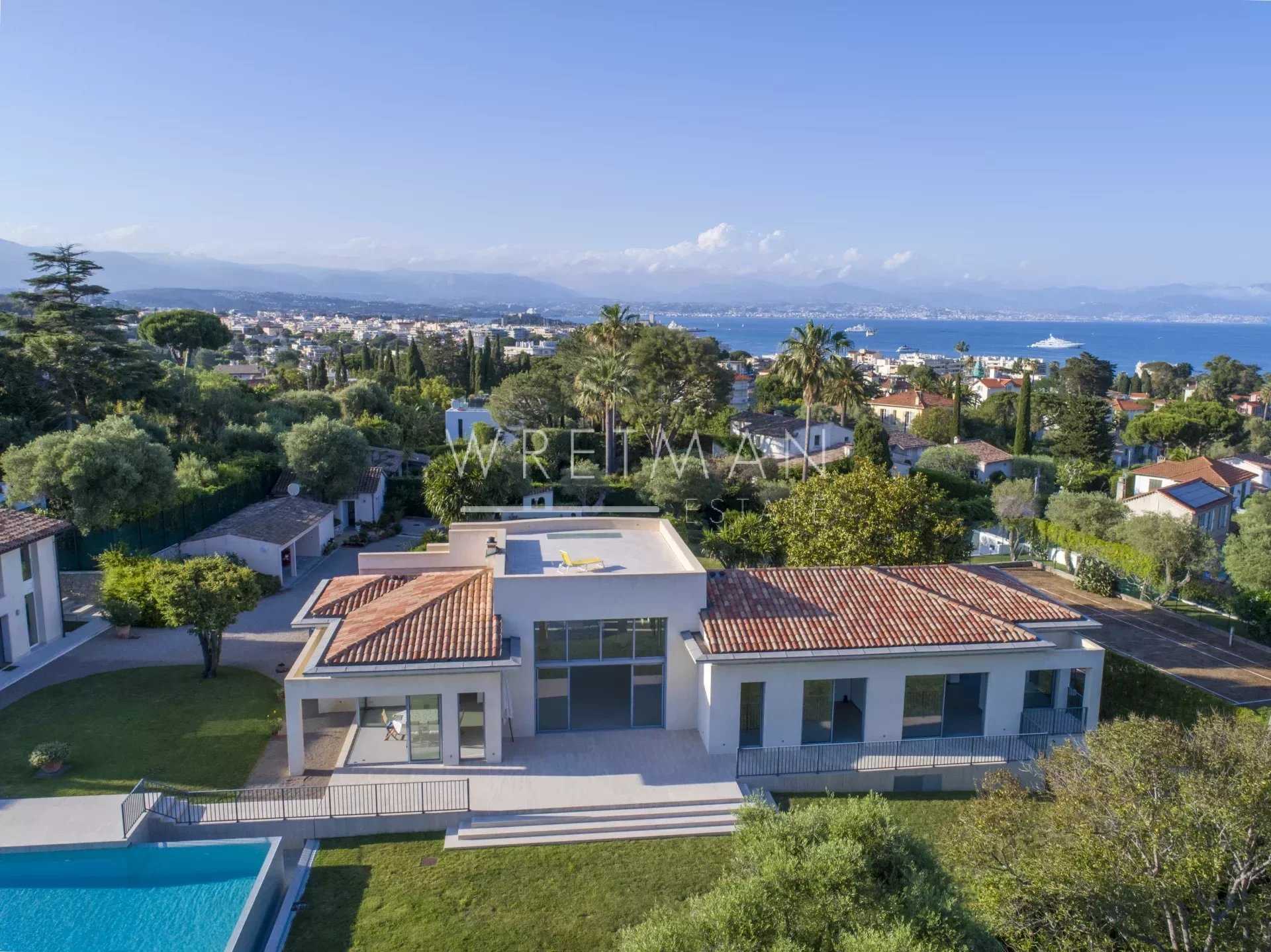 House in Antibes, Provence-Alpes-Cote d'Azur 11930336