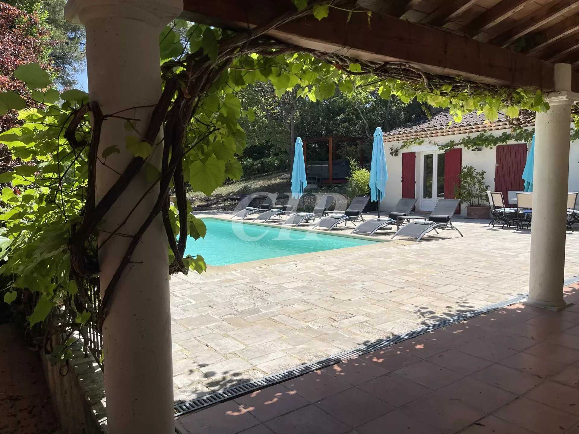 Casa nel Aix-en-Provence, Provenza-Alpi-Costa Azzurra 11930339