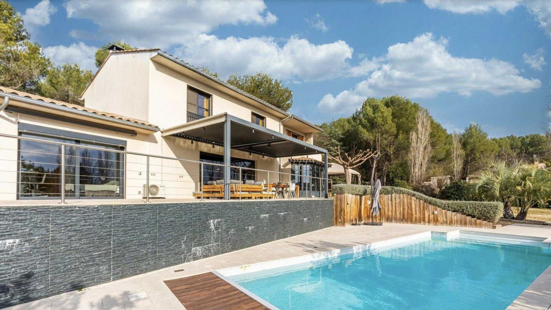 Huis in Cabries, Provence-Alpes-Cote d'Azur 11930349
