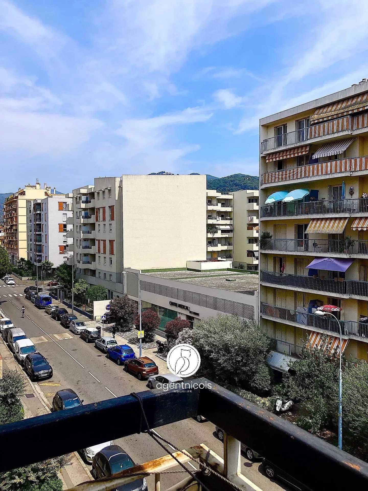 Condominium dans Saint-André-de-la-Roche, Provence-Alpes-Côte d'Azur 11930355