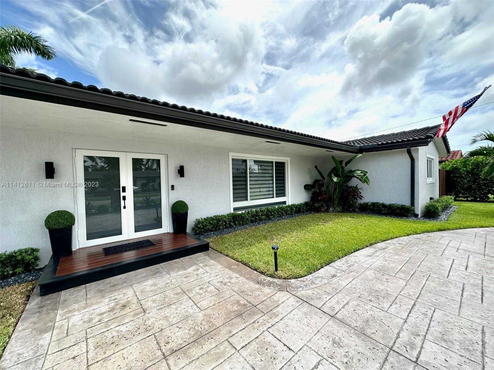 House in Hollywood, Florida 11930395