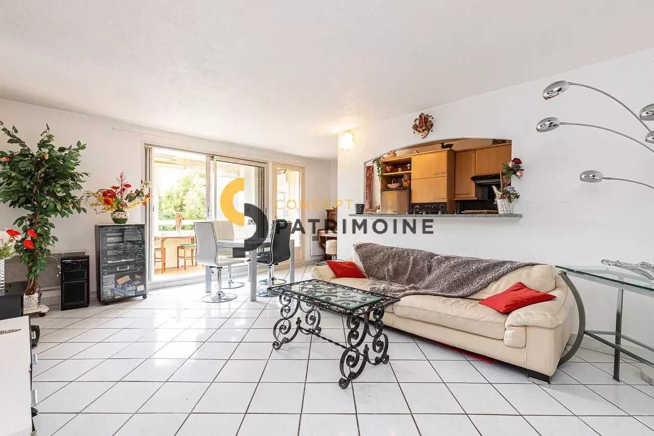 Condominium in Saint-Augustin, Provence-Alpes-Cote d'Azur 11931185