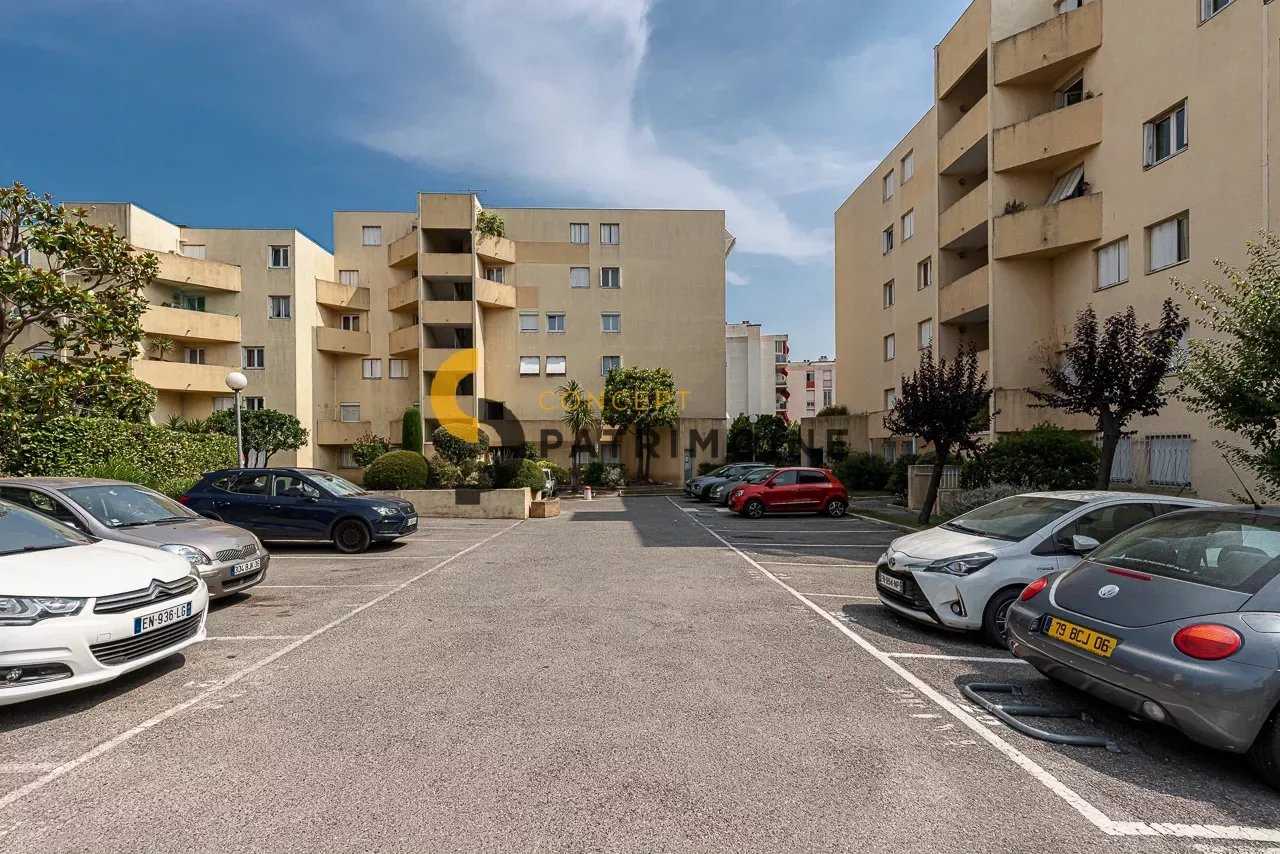 Condominium in Nice, Alpes-Maritimes 11931185