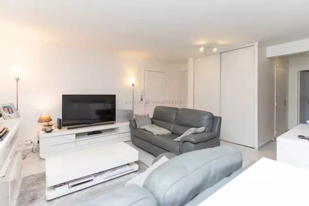 公寓 在 圣扎卡里, 普罗旺斯-阿尔卑斯-蓝色海岸 11931193
