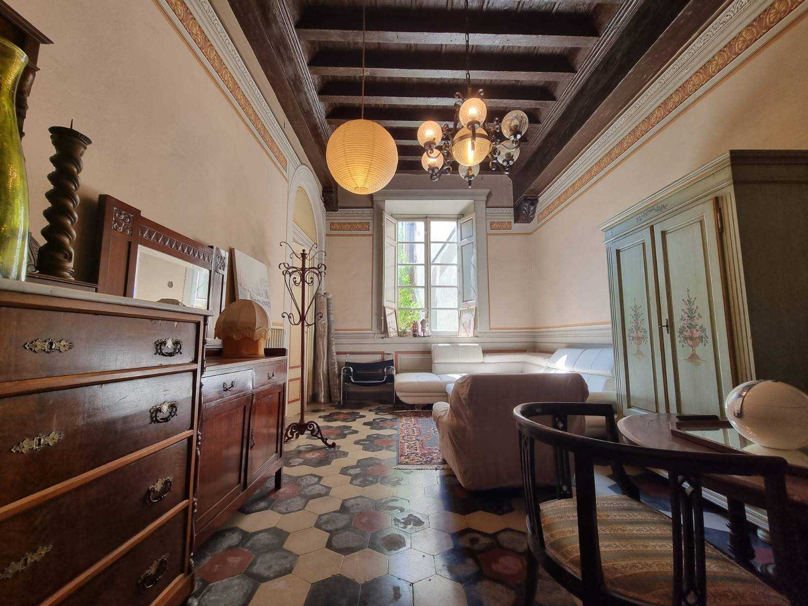 公寓 在 卢卡, Piazza San Pietro Somaldi 11931564