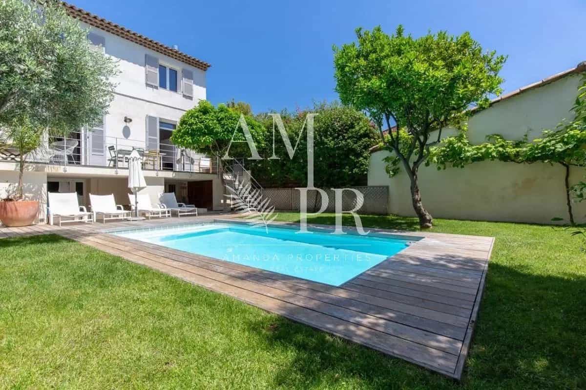 Rumah di Cannes, Provence-Alpes-Cote d'Azur 11931767