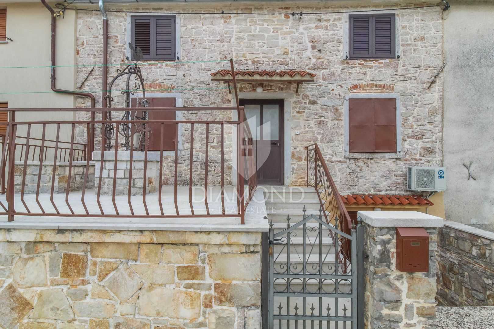 房子 在 Vižinada, Istria County 11931884