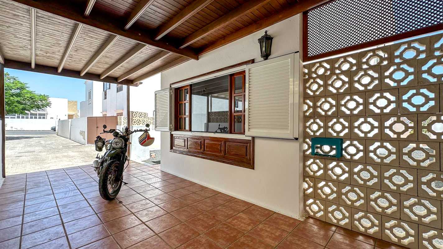 House in Playa Honda, Canarias 11932279