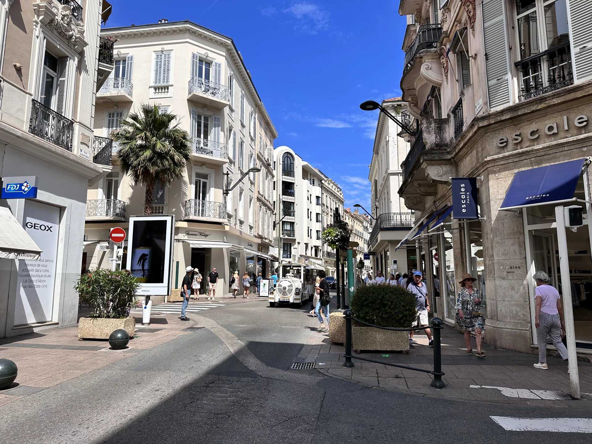 Condominium in Cannes, Provence-Alpes-Côte d'Azur 11933346