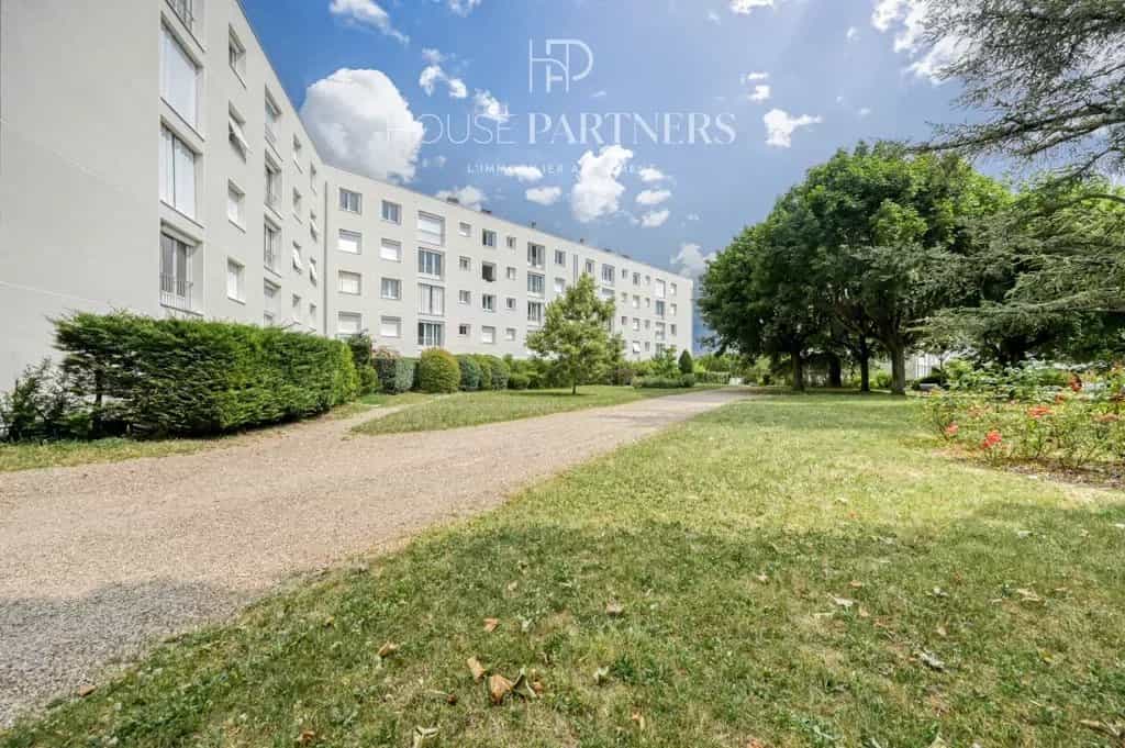 Condominium dans Rueil-Malmaison, Hauts-de-Seine 11933350