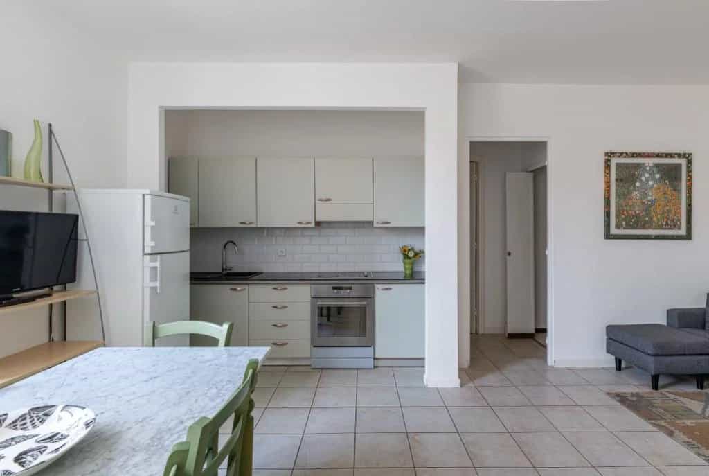 Condominium in Leuk, Provence-Alpes-Côte d'Azur 11933359