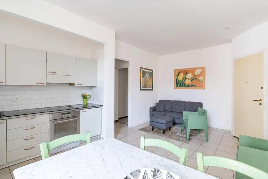 Condominium in Leuk, Provence-Alpes-Côte d'Azur 11933359