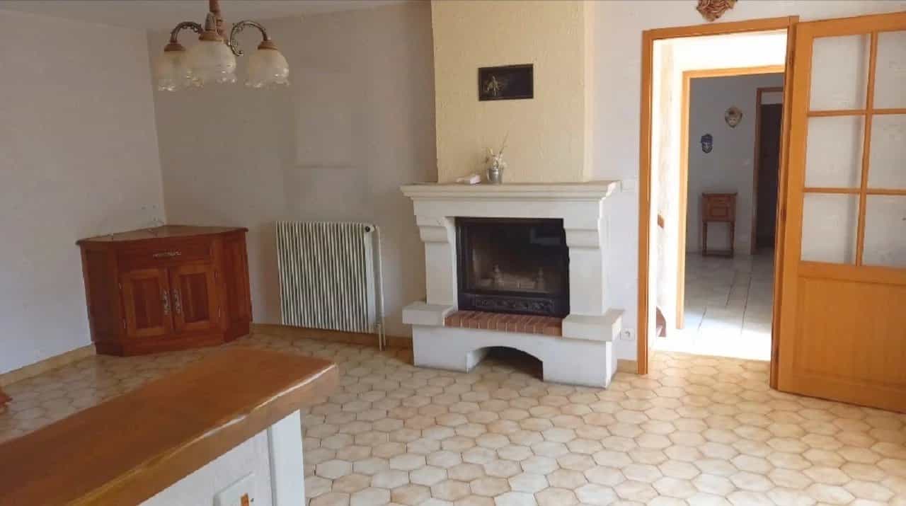 House in Poitiers, Nouvelle-Aquitaine 11933384