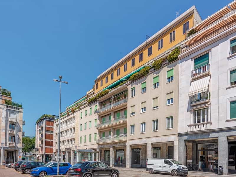 Condominium in Como, Lombardy 11933954