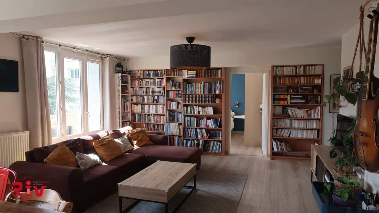 Condominium in Vienne, Auvergne-Rhone-Alpes 11934412