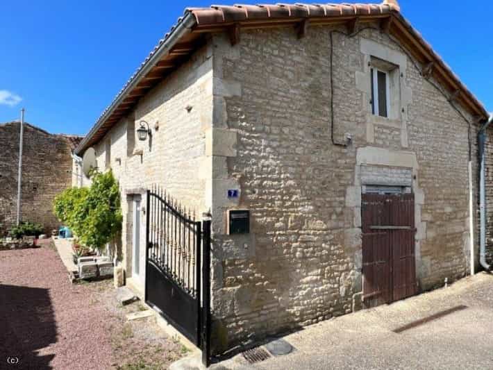 Rumah di Verteuil-sur-Charente, Nouvelle-Aquitaine 11934593