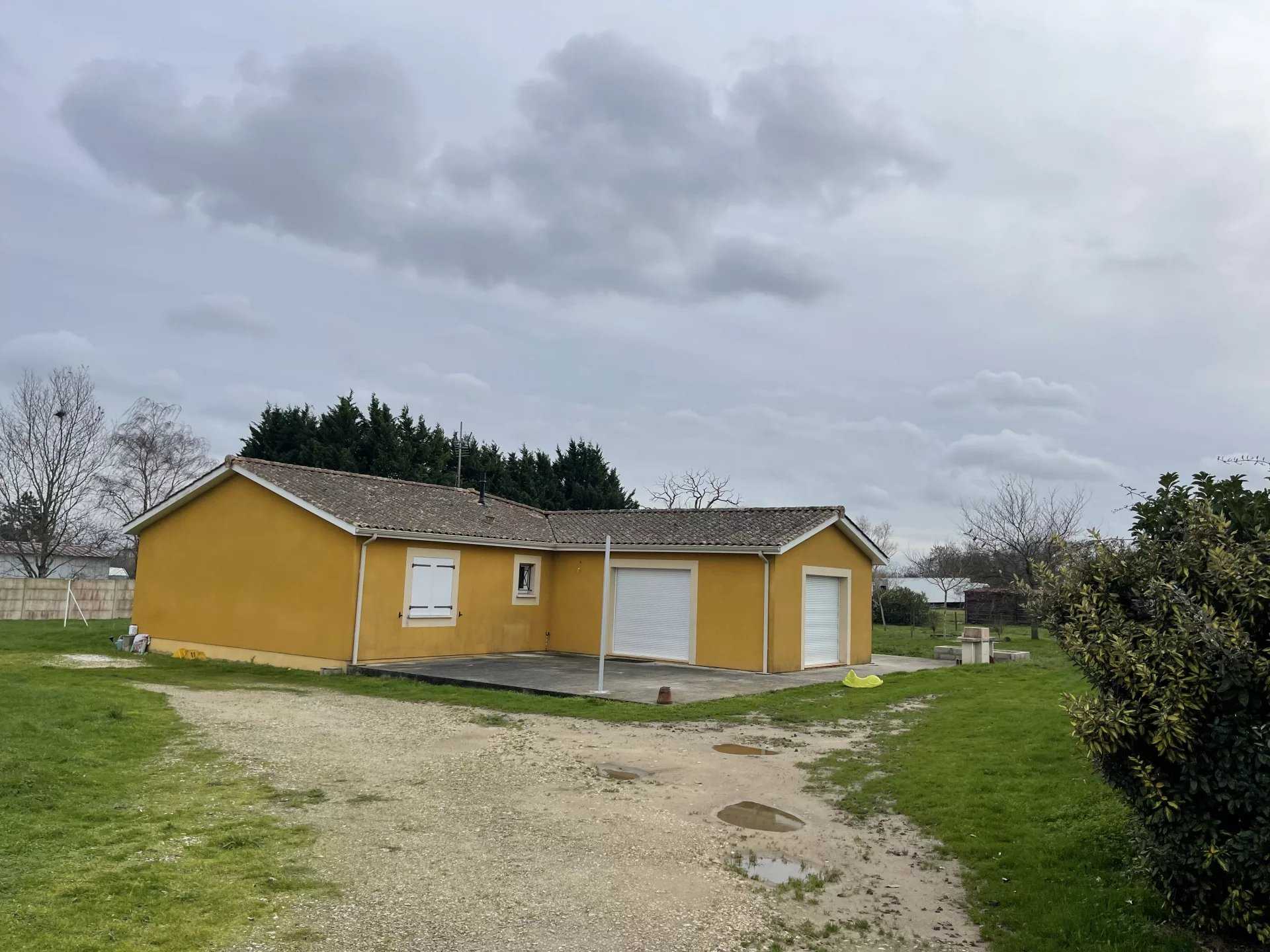 Будинок в Saint-Ciers-sur-Gironde, Nouvelle-Aquitaine 11936042
