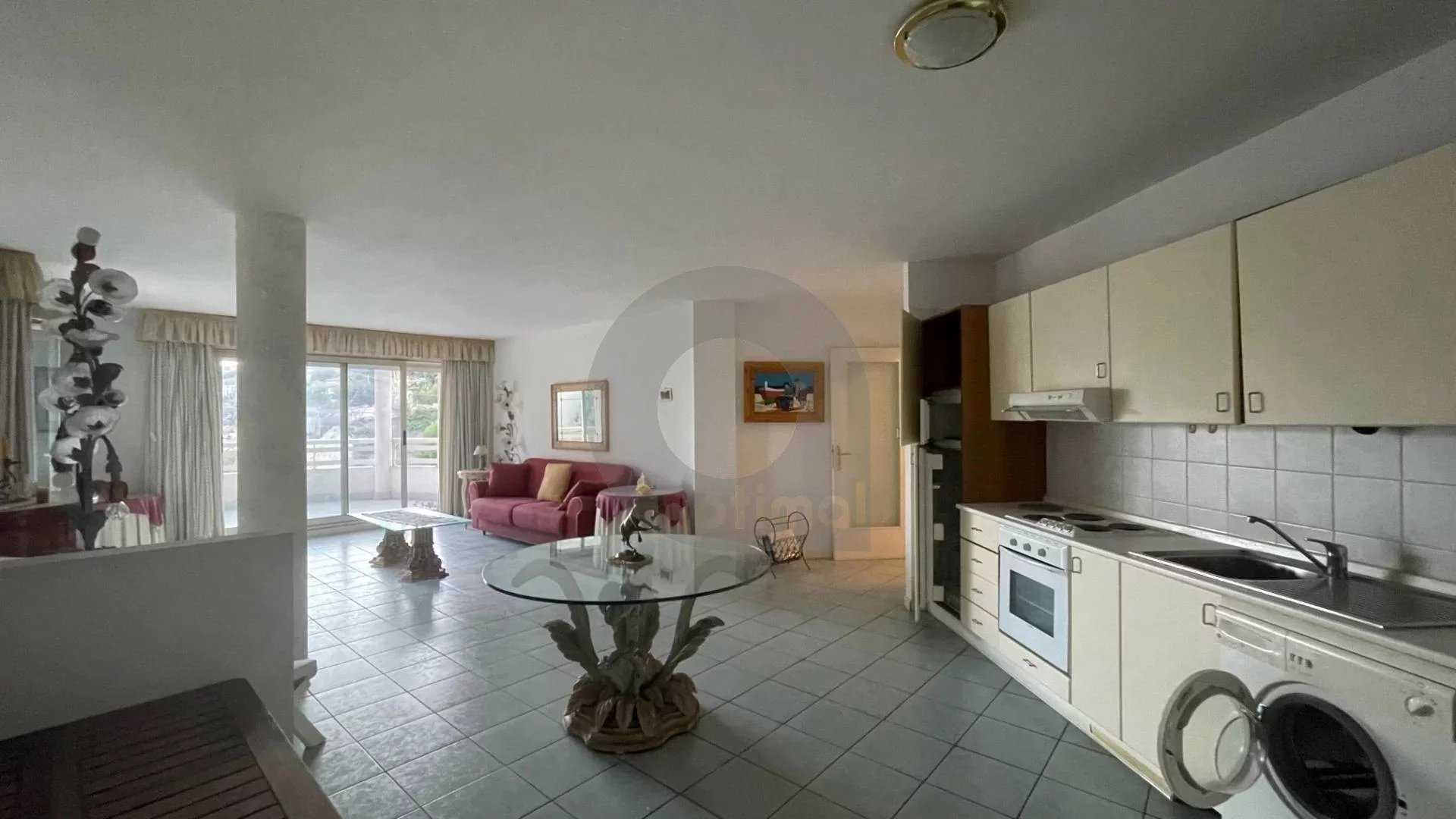 Condominium dans Beausoleil, Provence-Alpes-Côte d'Azur 11936289