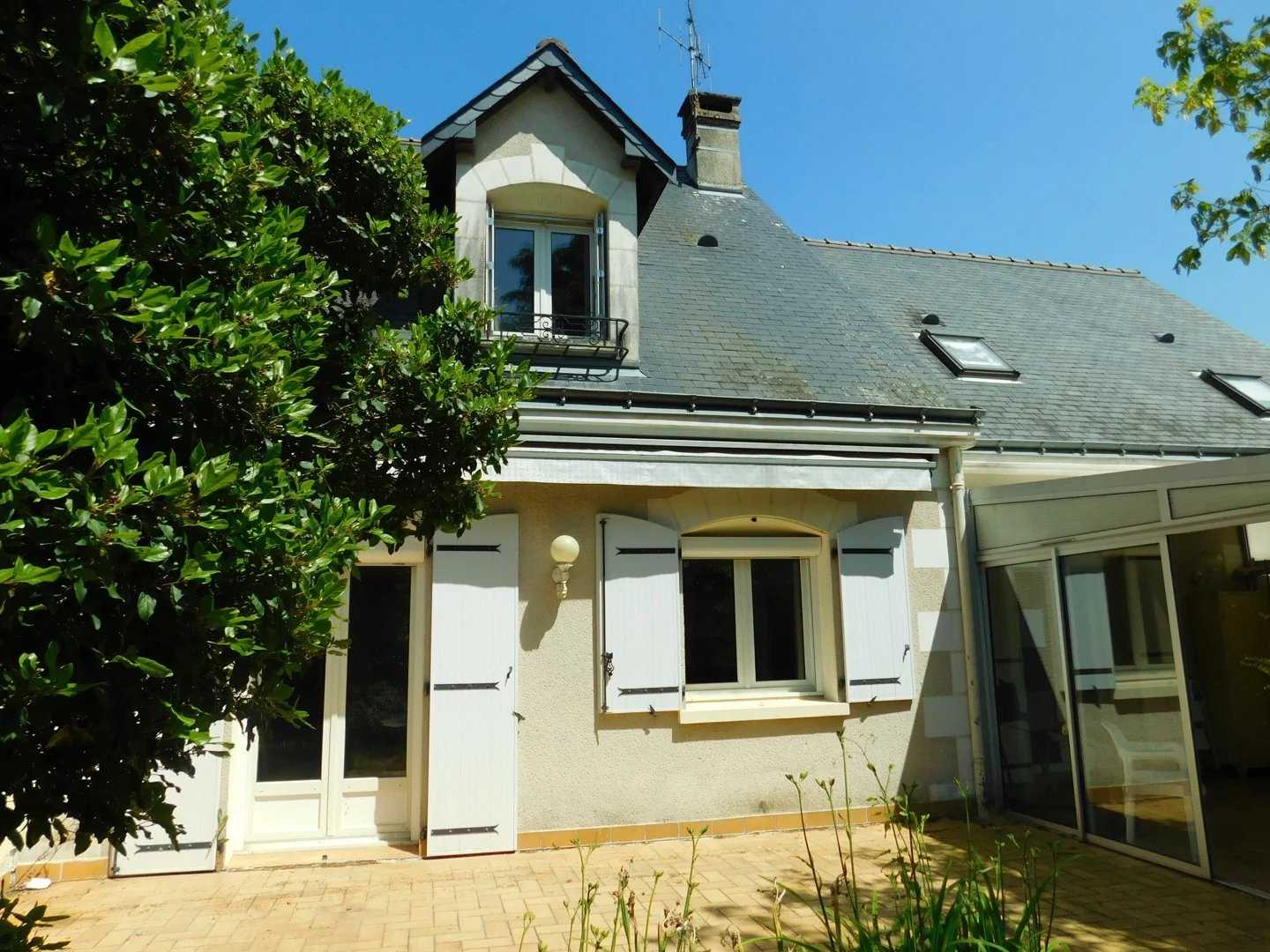 Residential in Saint-Cyr-sur-Loire, Indre-et-Loire 11936425