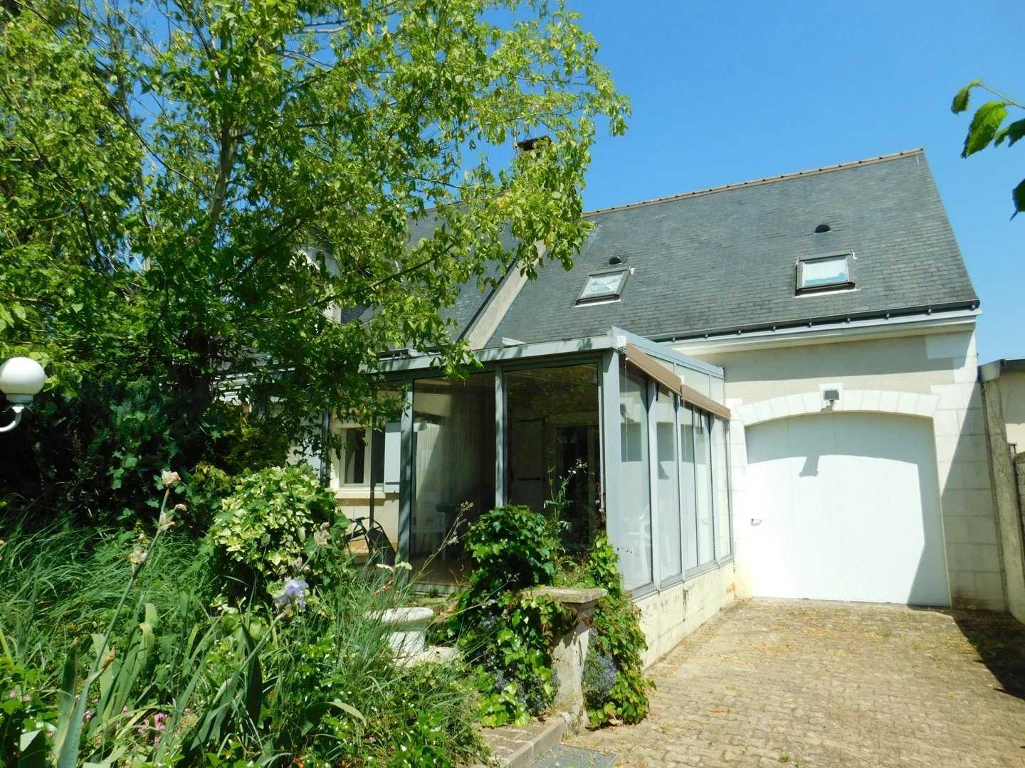 House in Saint-Cyr-sur-Loire, Centre-Val de Loire 11936425
