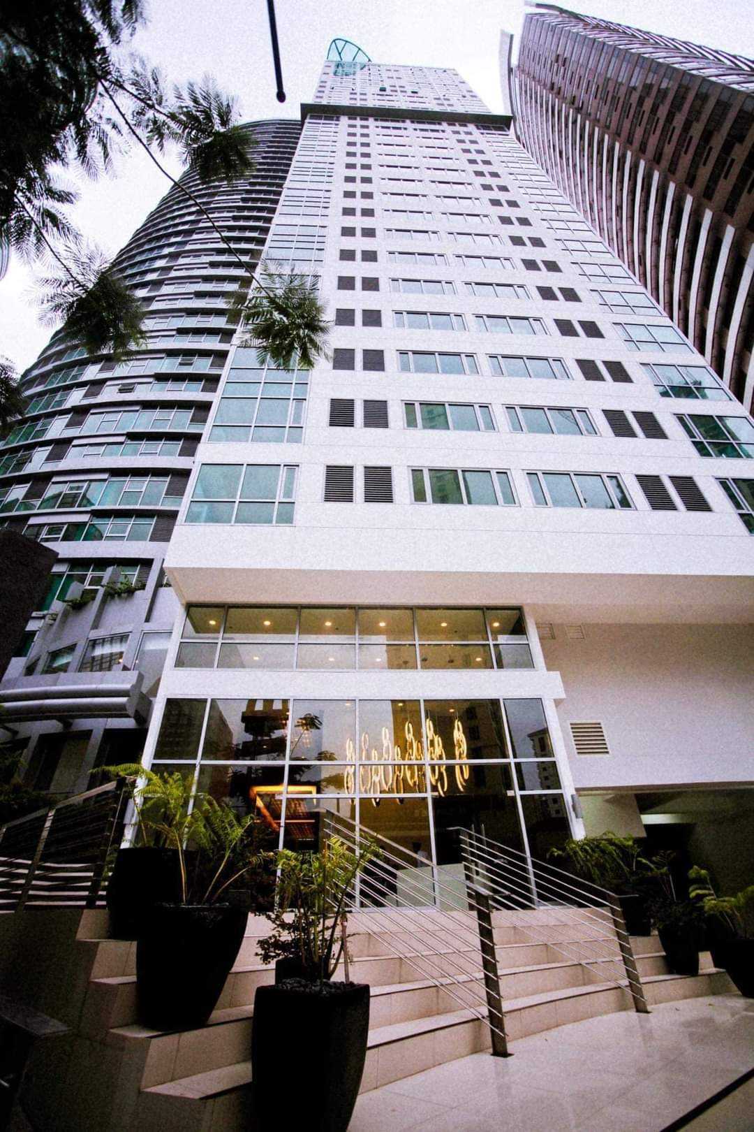 Condominium in South Side, Makati 11936659