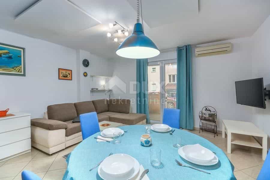 Condominium in Karigador, Istria County 11936757