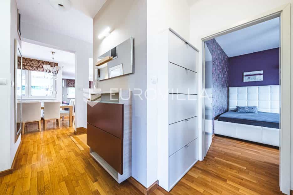 Condominium in Zagreb,  11936845