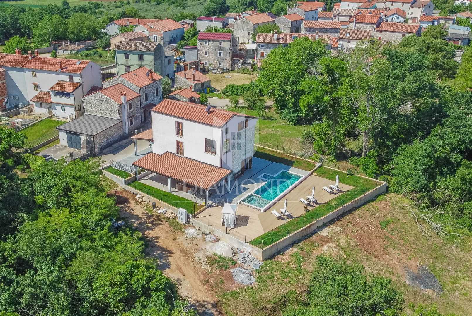 House in Brtonigla, Istria County 11937035
